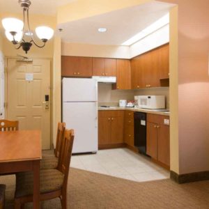 hotels on idrive in orlando with mini fridge and microwave